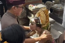Momen Mahalini Sungkem...