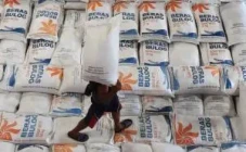Harga Beras Bulog Naik,...