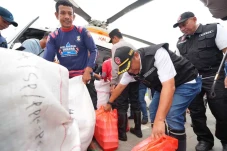 Helikopter Pembawa Bantuan...