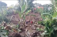 Longsor Terjang Desa...
