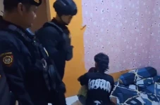Kepergok Memacu Birahi...
