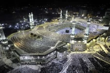 10 Masjid Terbesar di...