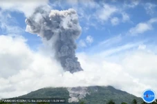 Gunung Ibu Erupsi Pagi...