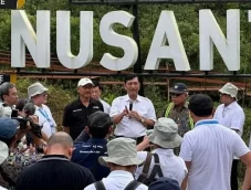 Luhut Pede Upacara HUT...
