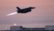 Pesawat F-16 Singapura...