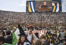3 Wisuda di Kampus Elite...