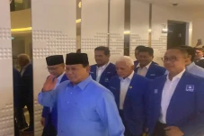 Disambut Zulhas, Prabowo...
