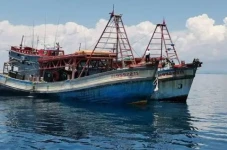 Masuki Teluk Kupang,...