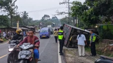 Sopir Mengantuk, Truk...