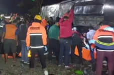 Pemkot Depok Kirim Ambulans...