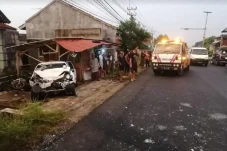 Daihatsu Sigra Tabrakan...