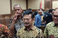 8 Pejabat Kementan Dihadirkan...