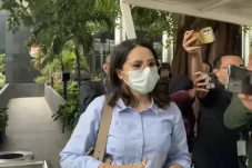 KPK Periksa Penyanyi...