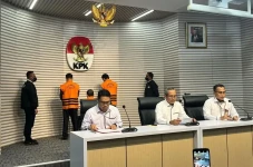 KPK Tahan 3 Tersangka...