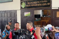 Alvin Lim Merasa Aneh...