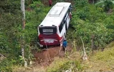 Terhalang Kabut, Bus...
