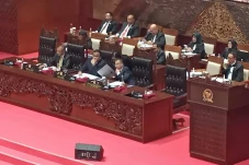Sidang Paripurna Pembukaan...