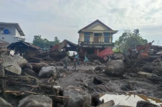 Pasukan TNI Diterjunkan...