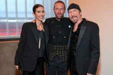 Chris Martin Hadiri...
