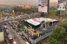 Badai Dahsyat Robohkan...