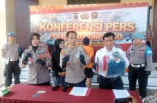 Sakit Hati Dipecat,...