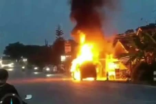 Mobil Pengangkut BBM...