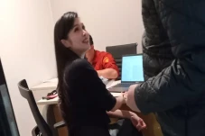 Sandra Dewi Tiba di...
