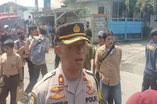 Kebakaran Toko Bangunan...