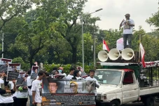 Kembali Datangi MA,...