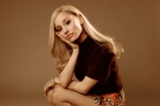Ariana Grande Desak...