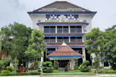 Mau Jadi Pengacara Hebat?...