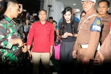 Selain Sandra Dewi,...
