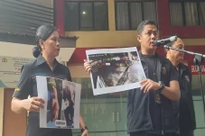 Polisi Tembak Mati 1...