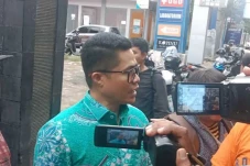 KPK Geledah Rumah Adik...