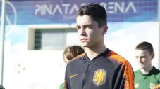 Profil Kaya Symons,...