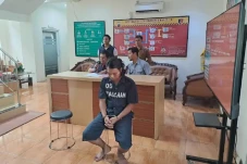 Kejam! Suami Ini Aniaya...