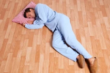 Benarkah Tidur di Lantai...