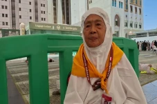 Mengantar Nenek Sudjijem...