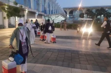 Tiba di Madinah, Jemaah...