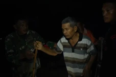 Gunung Ibu Erupsi Lontarkan...