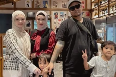 Adem, Inara Rusli dan...
