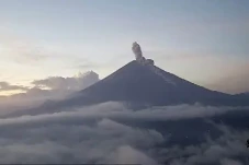 Gunung Semeru Erupsi...