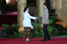 Bertegur Sapa dengan...