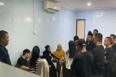 Istri Korban Pesawat...