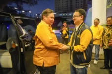 Golkar Bisa Jadi Brutus,...