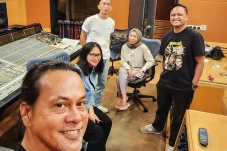 Kisah Cinta Lagu-Lagu...