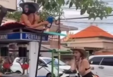 Viral Bule Seksi Mandi...