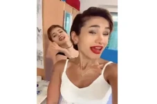 Para Wanita Iran Ini...