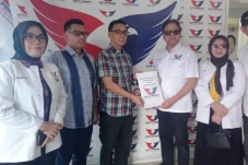 Sambangi Partai Perindo,...