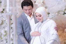 7 Artis yang Menunggu...